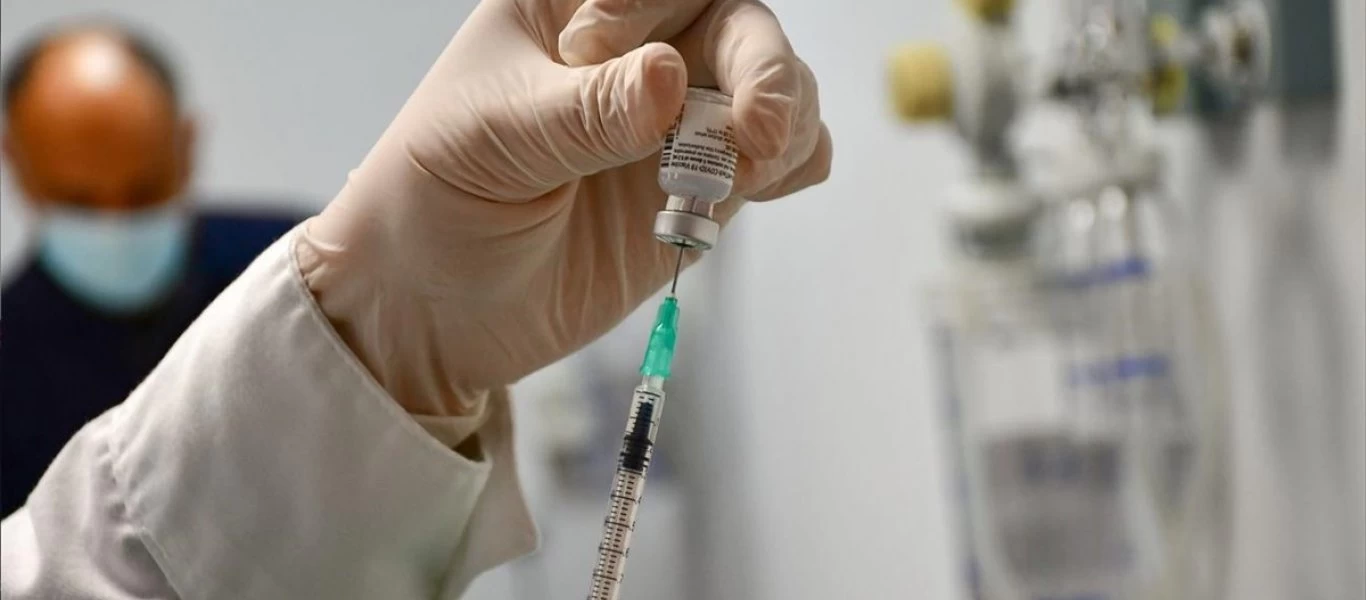 Εμβολιασμοί: Άνοιξε η πλατφόρμα για τους 65-69 ετών
